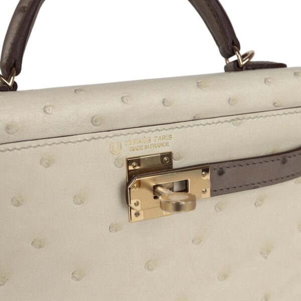 H-K-241216-3-07 Hermès Kelly Sellier 20 Beton, Gris Tourterelle Ostrich Permabrass Hardware