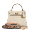 H-K-260401-3-01 Hermès Kelly Retourne 25 Craie Togo Gold Hardware