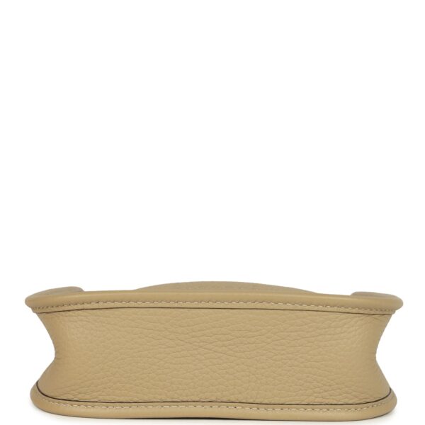 H-E-250728-2-06 Hermès Evelyne TPM Trench Clemence Gold Hardware
